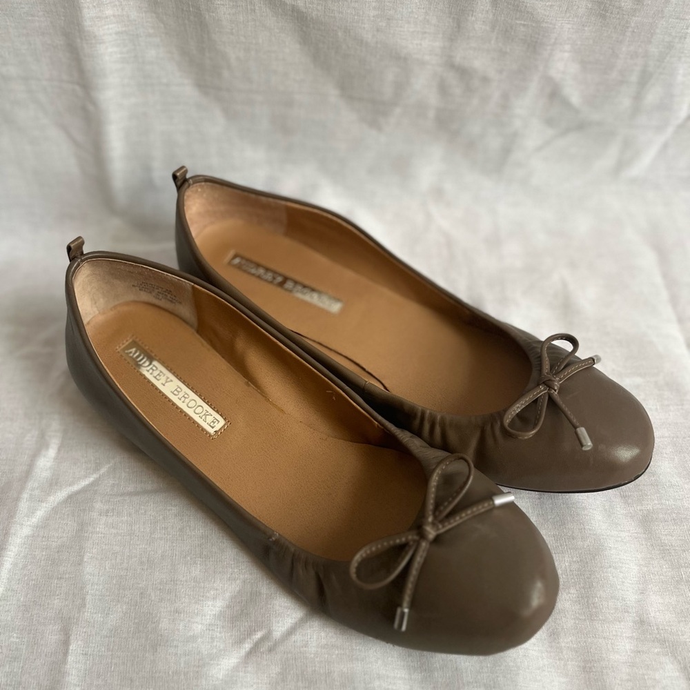 Audrey Brooke Brown Bow Flats